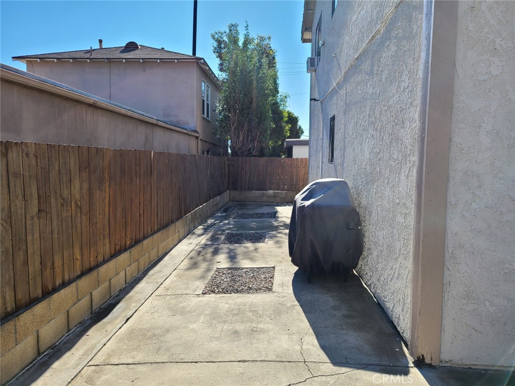 https://media.crmls.org/medias/44f027ff-51d4-4a46-b9fb-edc278c34050.jpg?preset=X-Large