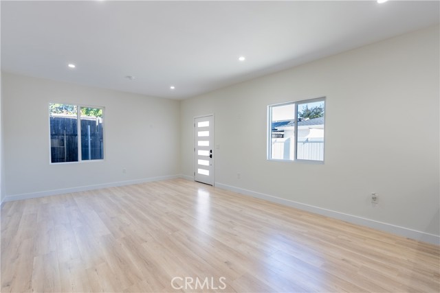 Detail Gallery Image 4 of 28 For 2131 N Pepper, Burbank,  CA 91505 - 2 Beds | 1/1 Baths