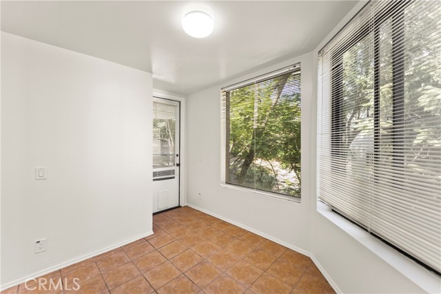 Detail Gallery Image 18 of 40 For 4720 Park Encino Ln #220,  Encino,  CA 91436 - 2 Beds | 2/1 Baths