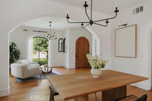 5142 Brynhurst Avenue, Los Angeles CA: https://media.crmls.org/medias/44f187fd-3e64-4391-a73b-11c845b66191.jpg