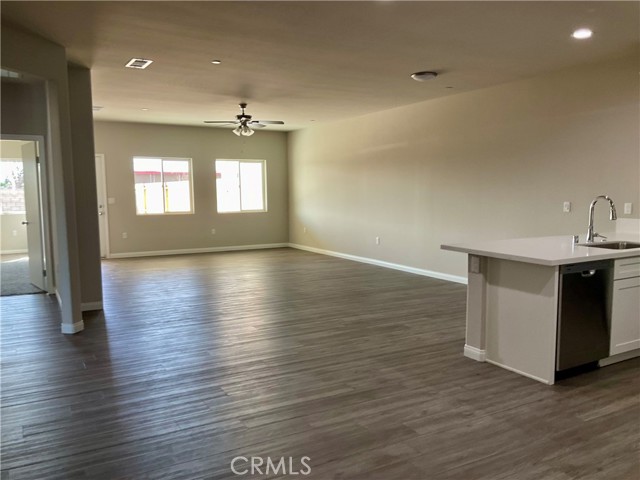 Detail Gallery Image 9 of 34 For 5103 Cohiba Ct, Bakersfield,  CA 93307 - 6 Beds | 3 Baths