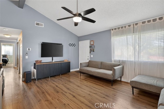 Detail Gallery Image 3 of 32 For 2537 Occidental Cir, Riverside,  CA 92507 - 3 Beds | 2 Baths