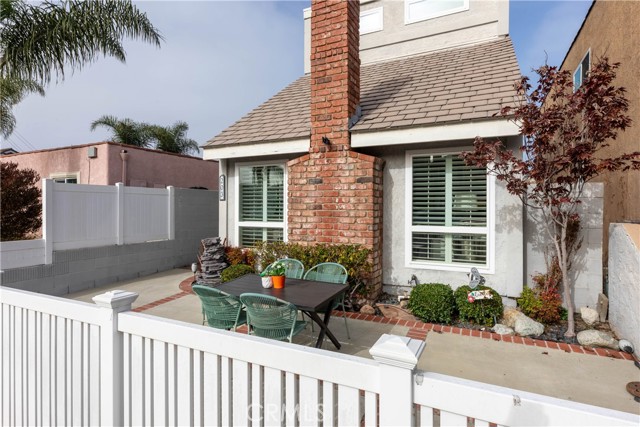 Detail Gallery Image 2 of 56 For 203 Utica Ave, Huntington Beach,  CA 92648 - 3 Beds | 2/1 Baths