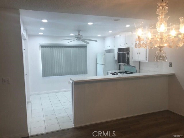 Detail Gallery Image 20 of 25 For 22219 1/2 Erwin St, Woodland Hills,  CA 91367 - 2 Beds | 2/1 Baths