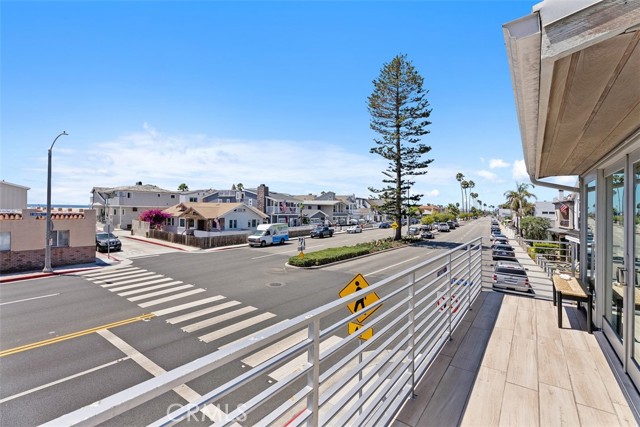 200 E Balboa Boulevard, Newport Beach CA: https://media.crmls.org/medias/44f411c6-1b60-424a-9382-c141157190c9.jpg