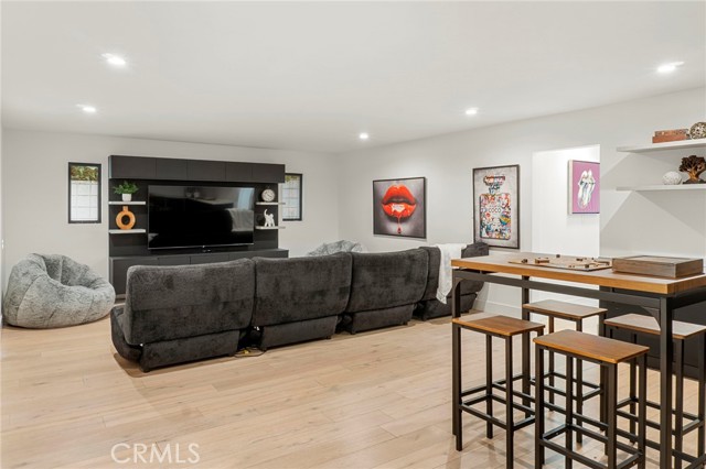 5265 Del Moreno Drive, Woodland Hills CA: https://media.crmls.org/medias/44f46065-173a-43ba-938d-8b946390f4dc.jpg