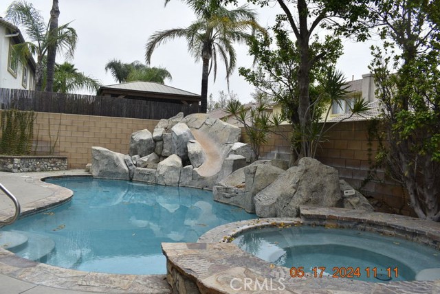 Detail Gallery Image 17 of 21 For 15035 Grays Peak Ave, Fontana,  CA 92336 - 4 Beds | 3/1 Baths
