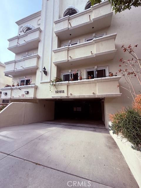 Detail Gallery Image 3 of 32 For 12011 Goshen #104,  Los Angeles,  CA 90049 - 2 Beds | 3 Baths