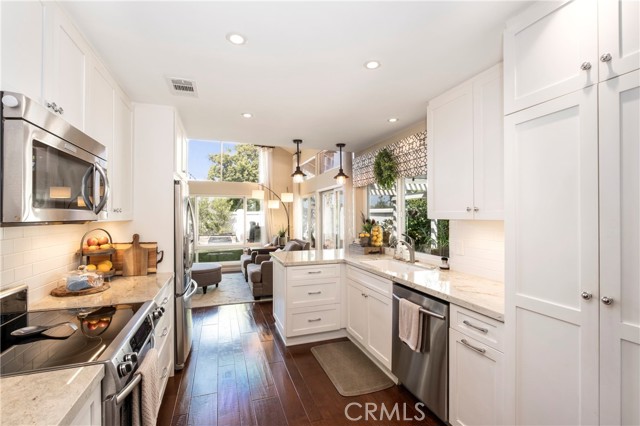 Detail Gallery Image 5 of 27 For 4971 Hemlock, Irvine,  CA 92612 - 3 Beds | 2 Baths