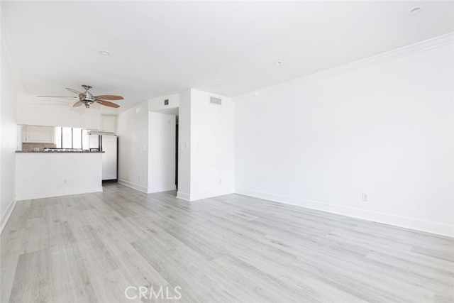 7035 Woodley Avenue, 216 photo 2