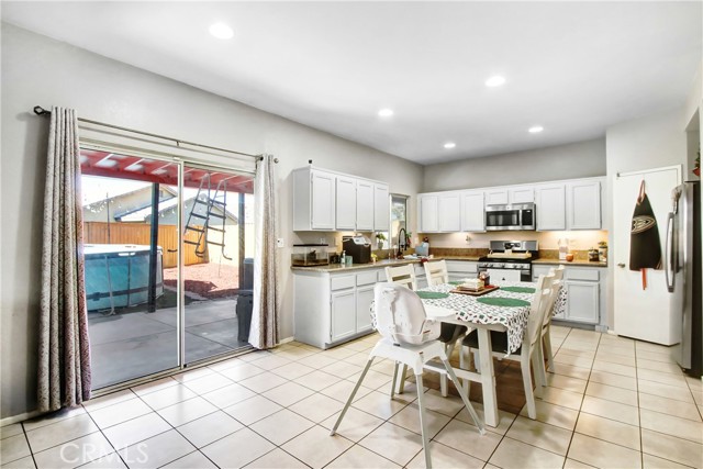 Detail Gallery Image 5 of 14 For 3272 Mariposa, Perris,  CA 92571 - 4 Beds | 2/1 Baths