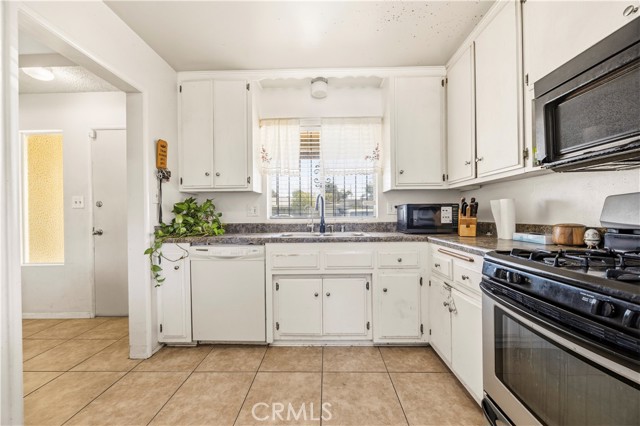 Detail Gallery Image 10 of 20 For 1025 Dixie, Hemet,  CA 92543 - 3 Beds | 2 Baths