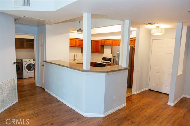 Detail Gallery Image 5 of 34 For 5420 Sylmar Ave #105,  Sherman Oaks,  CA 91401 - 2 Beds | 2 Baths