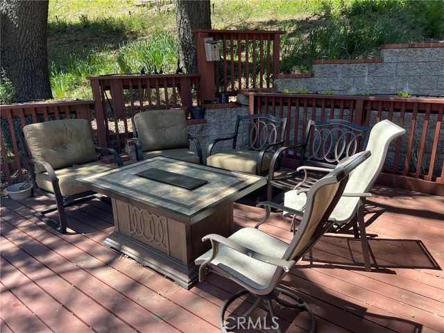 170 Cypress Dr, Lake Arrowhead CA: https://media.crmls.org/medias/44f836c3-109e-4614-910a-fe95f51ba55a.jpg