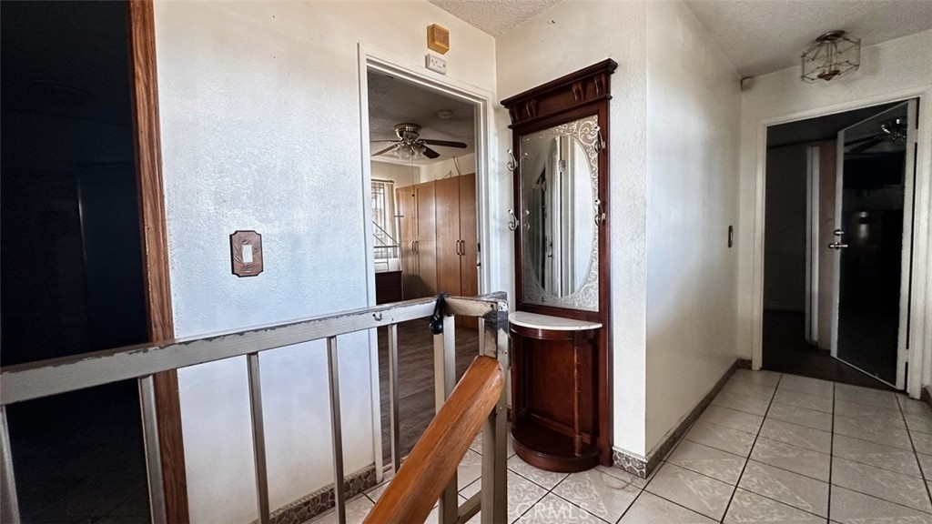 https://media.crmls.org/medias/44f8abec-63f9-496e-9f48-ca3428d56618.jpg?preset=X-Large