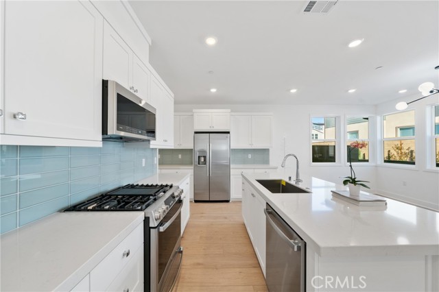 Detail Gallery Image 11 of 45 For 322 Proctor, Irvine,  CA 92618 - 4 Beds | 3/1 Baths