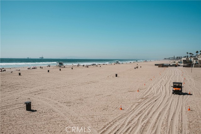 200 Pacific Coast, Huntington Beach CA: https://media.crmls.org/medias/44f8f736-3b53-4a2a-827b-69a5ce0f8f91.jpg