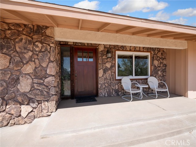 Detail Gallery Image 5 of 42 For 19230 Seneca Rd, Apple Valley,  CA 92307 - 3 Beds | 2 Baths