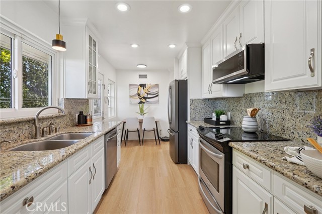Detail Gallery Image 14 of 41 For 4527 Leata Ln, La Canada Flintridge,  CA 91011 - 2 Beds | 2 Baths