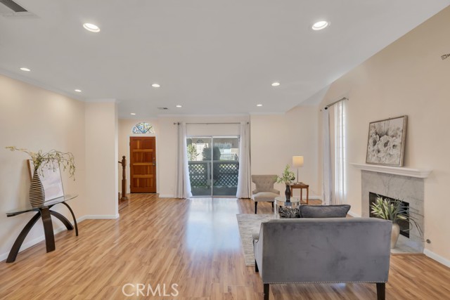 Detail Gallery Image 7 of 37 For 8958 Burnet Ave #E6,  North Hills,  CA 91343 - 3 Beds | 2/1 Baths