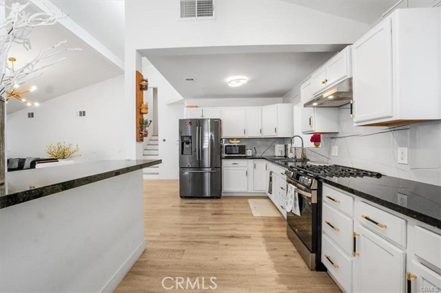 9739 Hillhaven Avenue, Tujunga CA: https://media.crmls.org/medias/44fde0e2-31d3-4002-a40d-1963d3a8c9f0.jpg