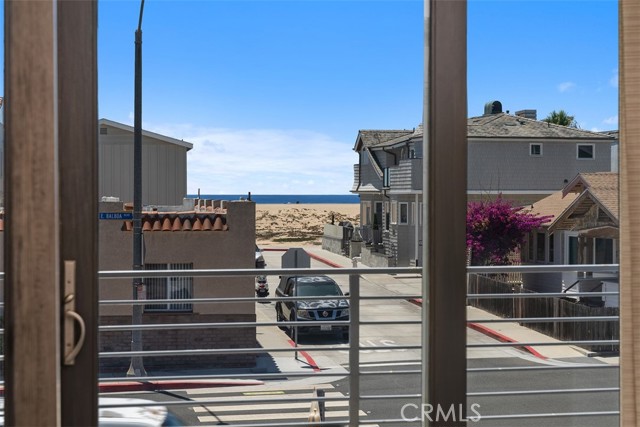 200 E Balboa Boulevard, Newport Beach CA: https://media.crmls.org/medias/44ff7bd7-299f-42c8-8222-3b559539b233.jpg