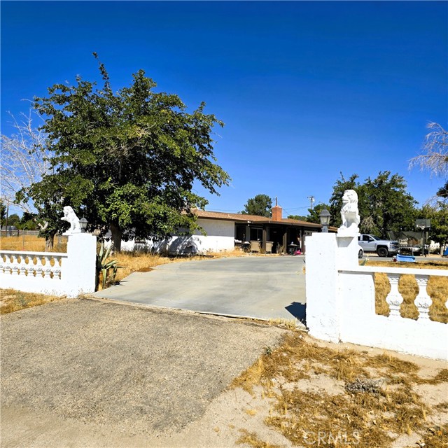 Detail Gallery Image 7 of 12 For 15433 Idaho Ln, Apple Valley,  CA 92307 - 4 Beds | 3 Baths