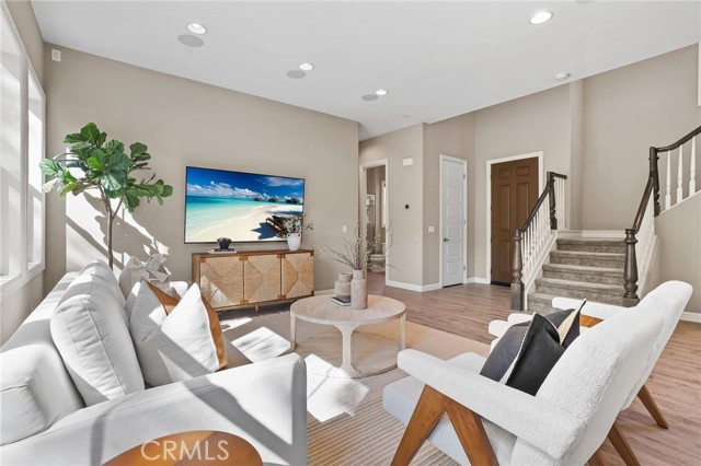 Detail Gallery Image 8 of 63 For 33 Castellana, Lake Forest,  CA 92630 - 4 Beds | 3 Baths