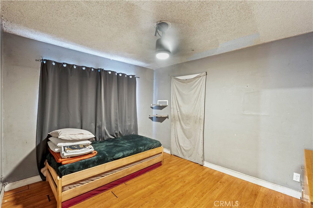 https://media.crmls.org/medias/450081c3-3100-4447-88ff-92839279e34e.jpg?preset=X-Large