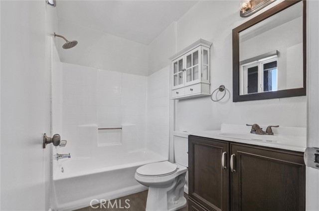 Detail Gallery Image 22 of 28 For 250 W Spazier Ave #209,  Burbank,  CA 91502 - 2 Beds | 2/1 Baths