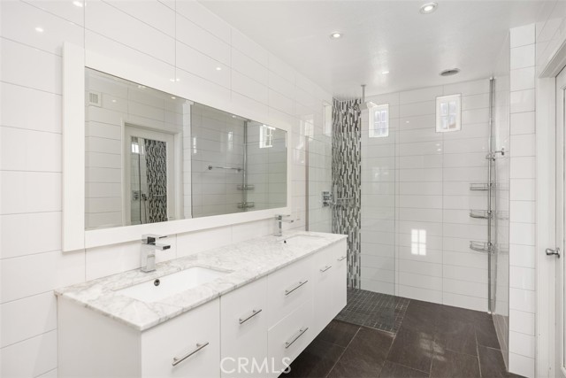 Detail Gallery Image 19 of 56 For 22 Rue Du Chateau, Aliso Viejo,  CA 92656 - 3 Beds | 2/1 Baths