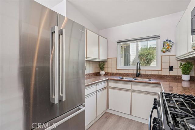Detail Gallery Image 11 of 24 For 11377 Osborne Pl #13,  Sylmar,  CA 91342 - 2 Beds | 2/1 Baths