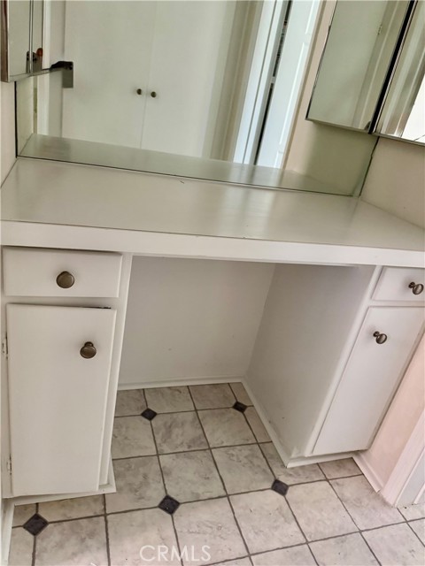 222 N Screenland Drive, Burbank CA: https://media.crmls.org/medias/45022551-cc05-46be-834c-fb5e5ac2b39d.jpg
