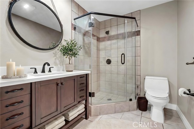 Second suite's ensuite. Second suite's ensuite.