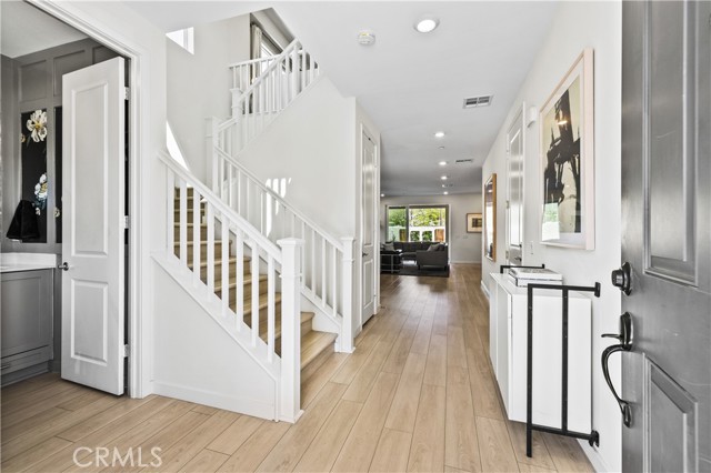 27774 Marquee Drive, Valencia CA: https://media.crmls.org/medias/4502a4c4-c1f2-4ff0-a536-227b69adb7c9.jpg