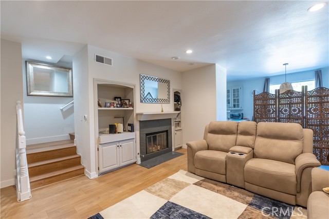 Detail Gallery Image 4 of 14 For 13901 Olive View Ln #68,  Sylmar,  CA 91342 - 3 Beds | 2/1 Baths