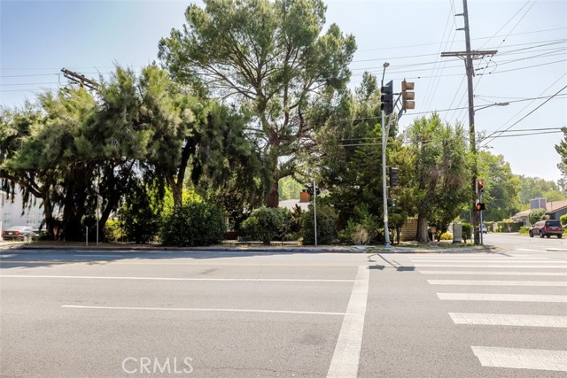 5800 Winnetka Avenue, Woodland Hills CA: https://media.crmls.org/medias/4504caa9-75aa-48f1-9a1d-98d357b234f4.jpg