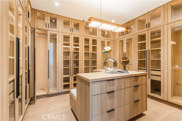 Detail Gallery Image 26 of 37 For 16711 Moorpark St, Encino,  CA 91436 - 6 Beds | 6/1 Baths