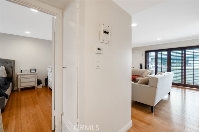 Detail Gallery Image 12 of 29 For 1720 Westcliff Dr #10,  Newport Beach,  CA 92660 - 1 Beds | 1 Baths
