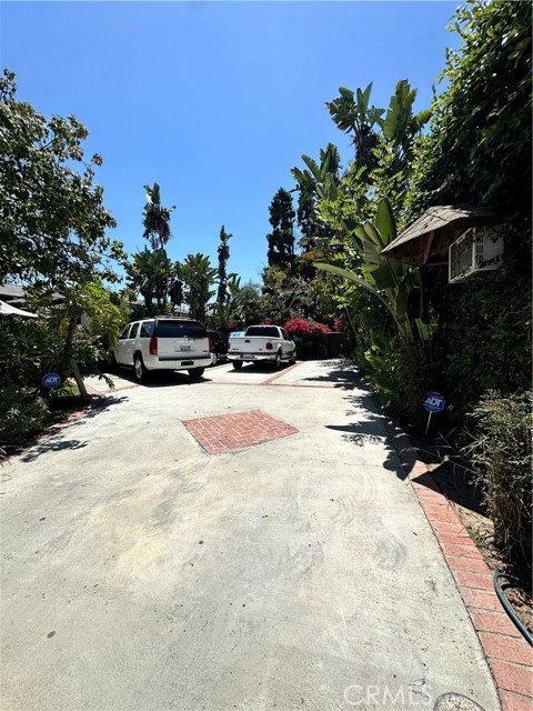 638 W Century Boulevard, Los Angeles CA: https://media.crmls.org/medias/4506ca8e-bd72-4033-a2ca-9d4329aa5d9d.jpg