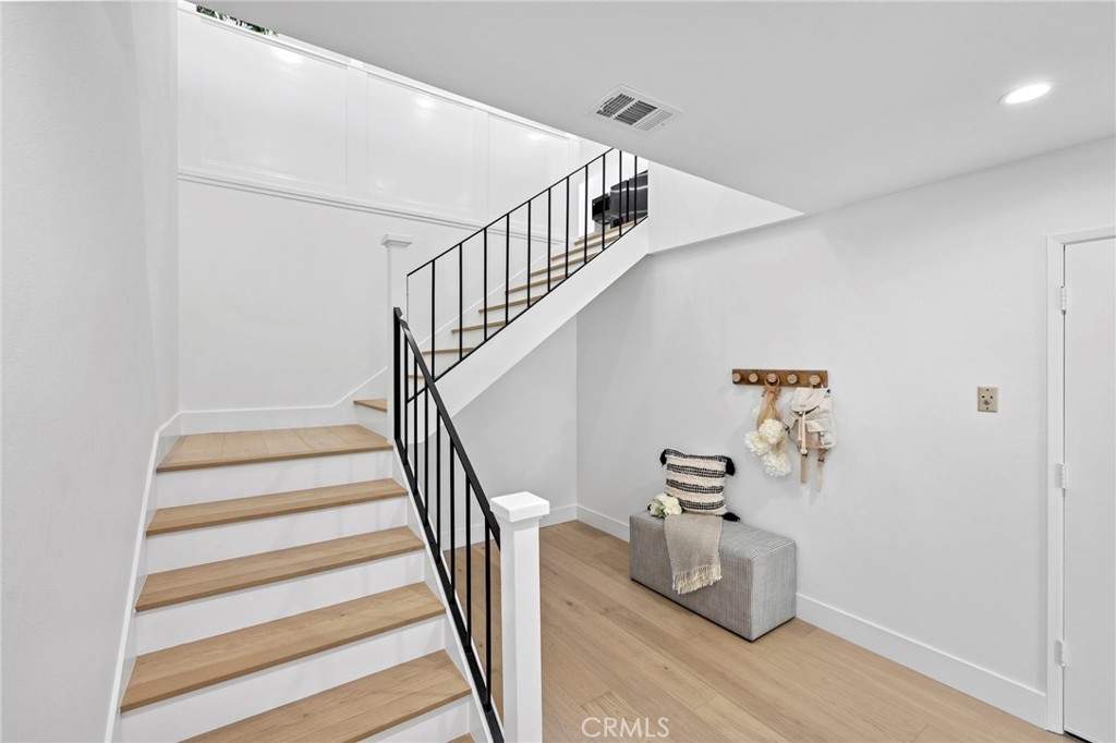 MLS #OC25221146 image #16