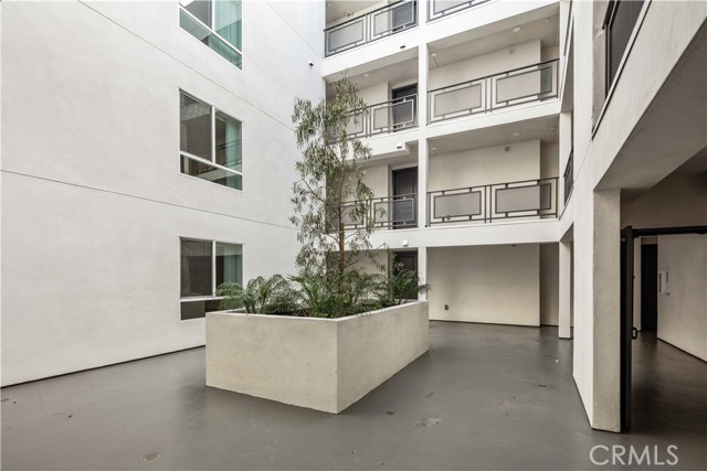 11714 Archwood Street, North Hollywood CA: https://media.crmls.org/medias/4507063d-2a8a-4f8b-bb5f-d3dd5144ac13.jpg