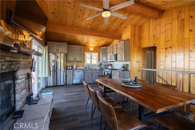 Detail Gallery Image 15 of 43 For 43708 Colusa Drive, Big Bear Lake,  CA 92315 - 4 Beds | 2 Baths