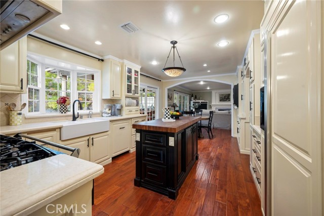 Detail Gallery Image 16 of 55 For 17101 Gledhill St, Northridge,  CA 91325 - 5 Beds | 3/1 Baths