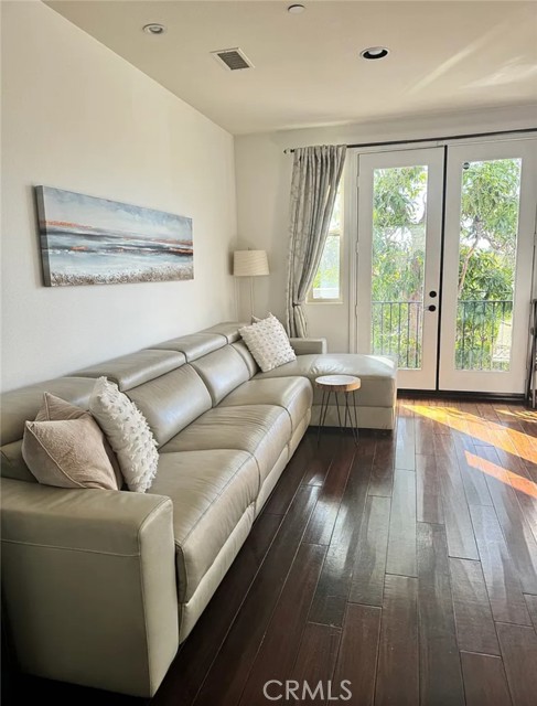 Detail Gallery Image 9 of 19 For 1742 Grand Ave #7,  Long Beach,  CA 90804 - 3 Beds | 3/1 Baths