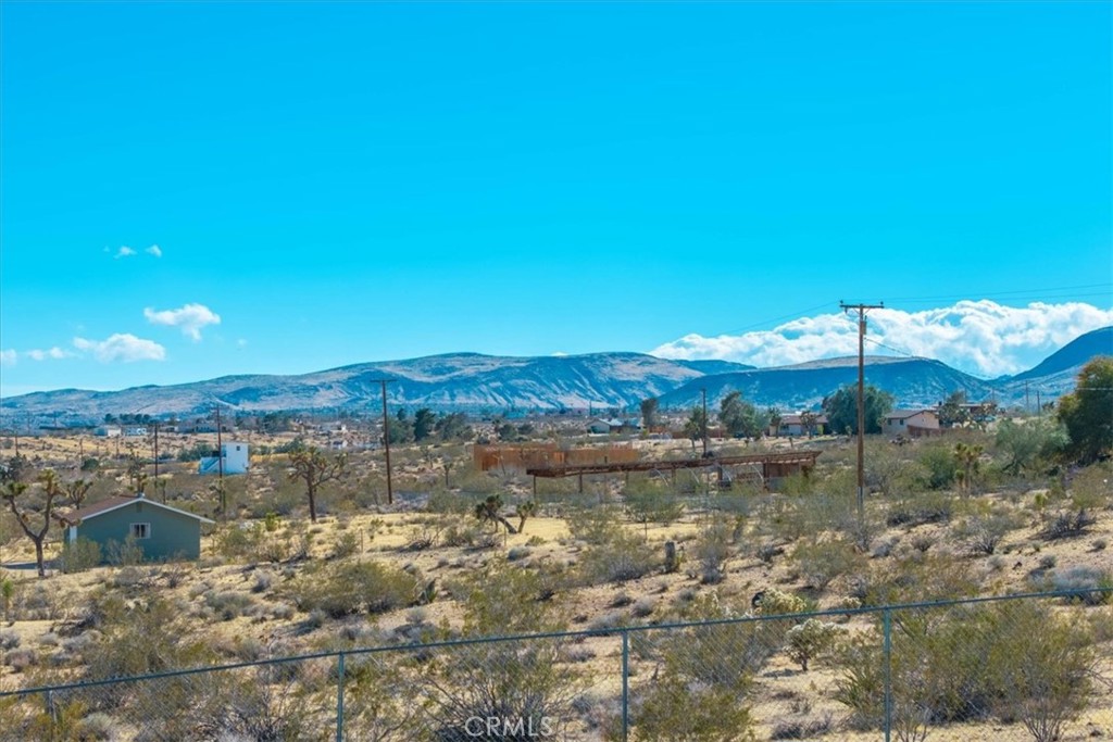https://media.crmls.org/medias/4508f5a1-d184-4de4-af40-4ed635a8c869.jpg?preset=X-Large