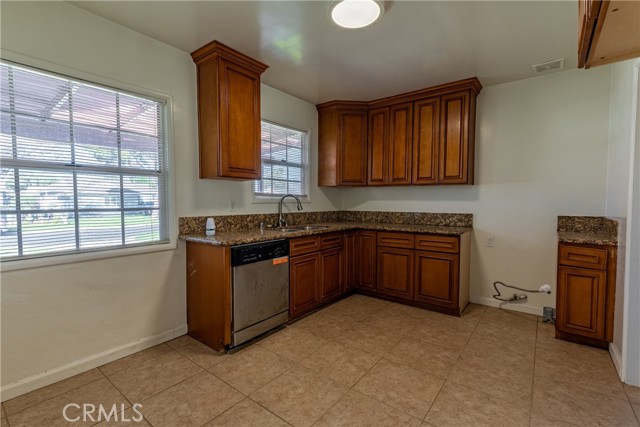 Detail Gallery Image 3 of 24 For 10428 Hopland St, Bellflower,  CA 90706 - 3 Beds | 1/1 Baths