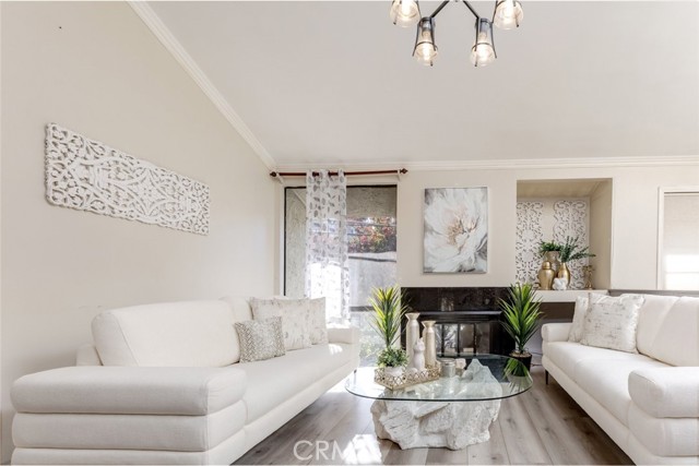 Detail Gallery Image 2 of 34 For 11107 Arminta St #2,  Sun Valley,  CA 91352 - 2 Beds | 2 Baths