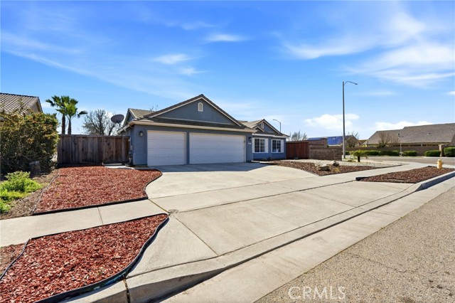 Detail Gallery Image 4 of 51 For 865 Avalon Dr, Lemoore,  CA 93245 - 5 Beds | 2 Baths