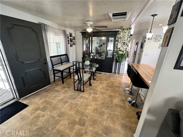 Detail Gallery Image 4 of 16 For 15940 Stoddard Wells Rd #65,  Victorville,  CA 92395 - 2 Beds | 2 Baths